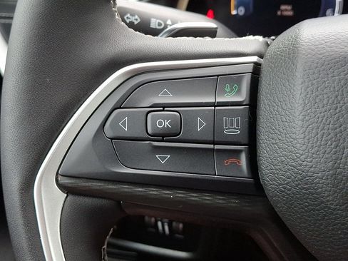 Certified 2025 Jeep Grand Cherokee Altitude AWD/4WD image 22