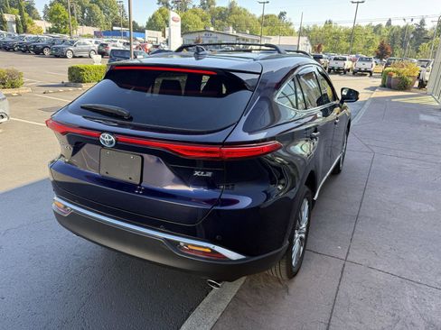 Certified 2024 Toyota Venza XLE AWD/4WD image 6
