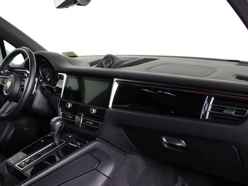 Certified 2022 Porsche Macan image 24