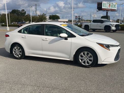 Used 2020 Toyota Corolla LE image 11