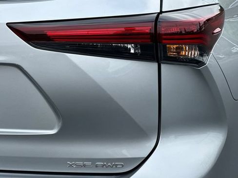 Used 2025 Toyota Highlander XSE AWD/4WD image 34