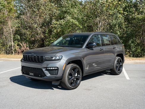 New 2025 Jeep Grand Cherokee Limited w/ Luxury Tech Group II image 3