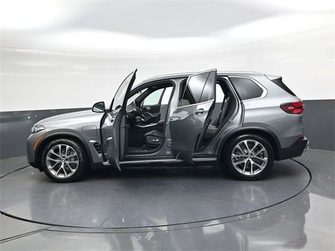 New 2026 BMW X5 xDrive50e image 34