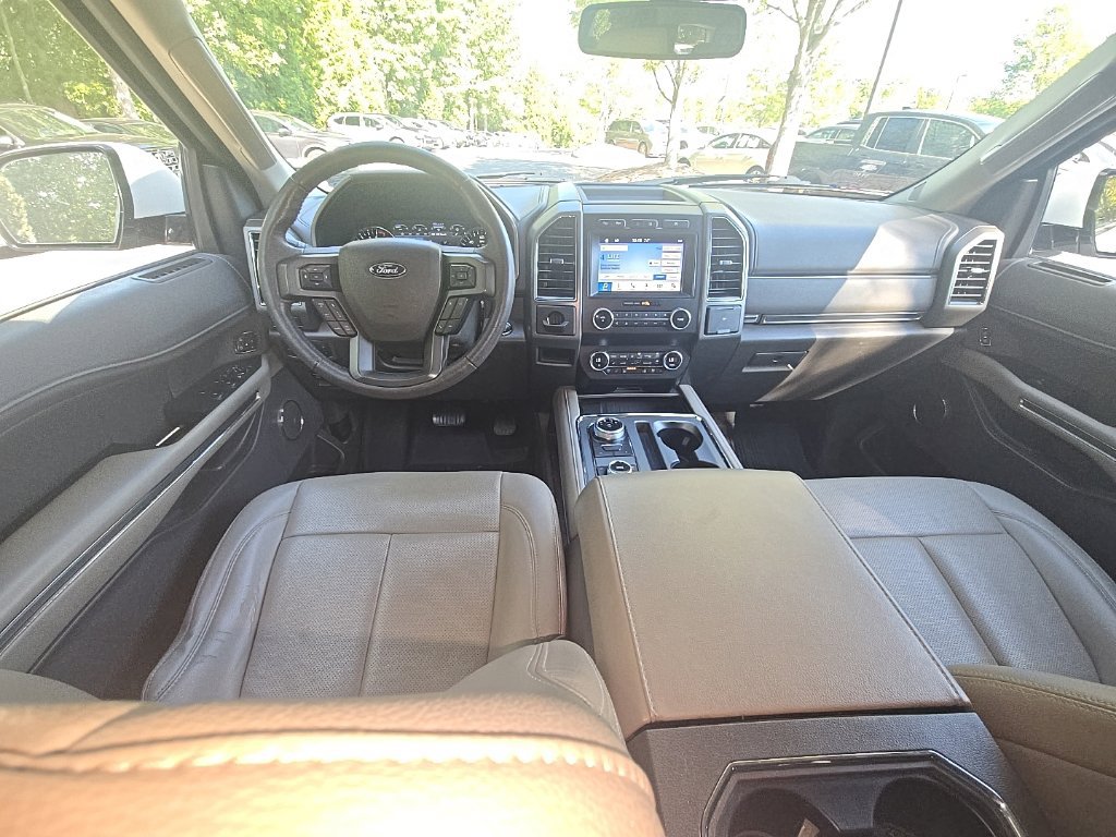 Used 2019 Ford Expedition XLT w/ Equipment Group 202A AWD/4WD image 17