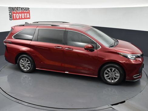 Used 2022 Toyota Sienna XLE FWD image 25