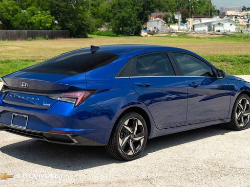Used 2022 Hyundai Elantra Limited w/ Preferred Accessory Package FWD image 6