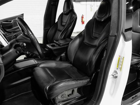 Used 2016 Tesla Model X P90D image 14