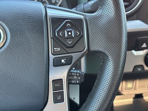 Used 2020 Toyota Tacoma SR5 RWD image 19
