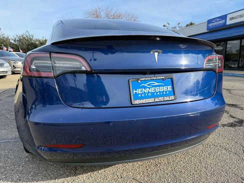 Used 2022 Tesla Model 3 Standard Range image 17