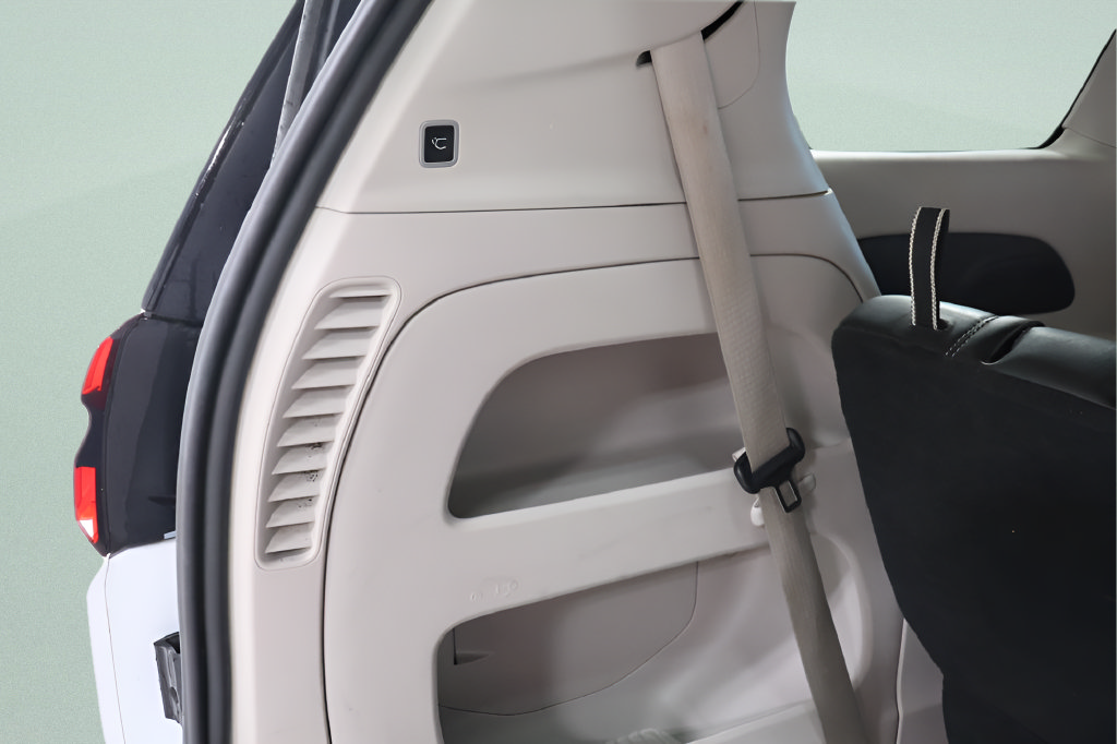 Used 2024 Chrysler Pacifica Touring-L FWD image 25