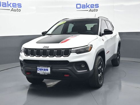 Used 2023 Jeep Compass Trailhawk AWD/4WD image 4