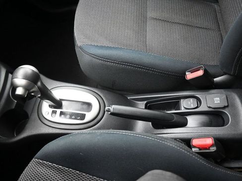 Used 2015 Nissan Versa SV image 18