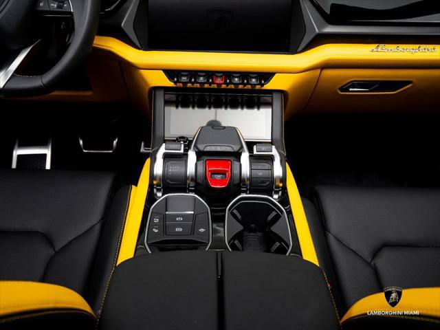 Used 2025 Lamborghini Urus SE AWD/4WD image 35