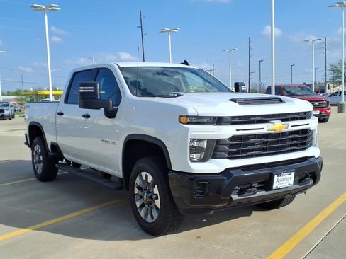 Used 2024 Chevrolet Silverado 2500 Custom w/ Custom Value Package AWD/4WD image 6