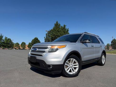 Used 2014 Ford Explorer XLT w/ Equipment Group 202A AWD/4WD image 1
