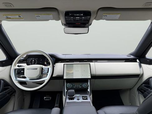 Certified 2023 Land Rover Range Rover SE image 9