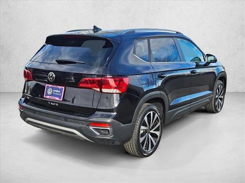 Certified 2024 Volkswagen Taos SE image 5