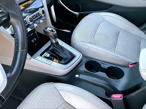 Used 2020 Hyundai Elantra Limited FWD image 13