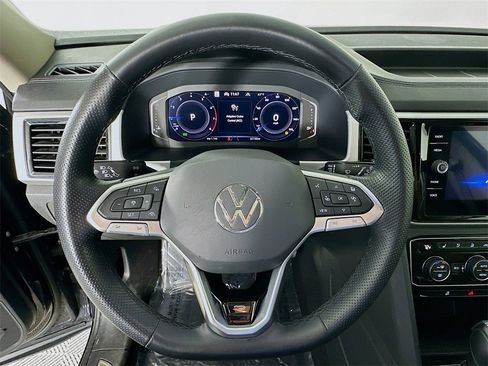 Used 2022 Volkswagen Atlas SEL Premium image 11