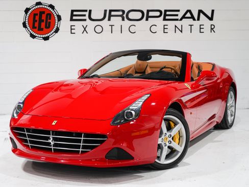 Used 2015 Ferrari California T RWD image 4