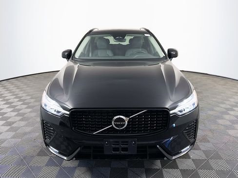 Used 2025 Volvo XC60 B5 Plus image 2