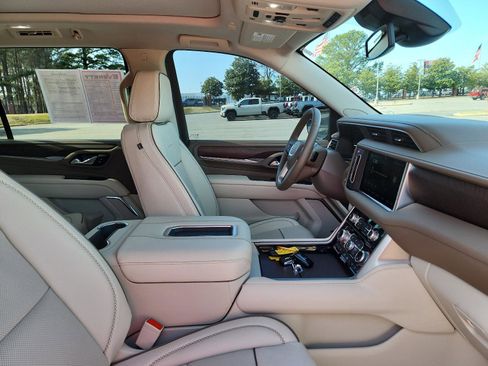 Certified 2024 GMC Yukon XL Denali w/ Max Trailering Package image 8