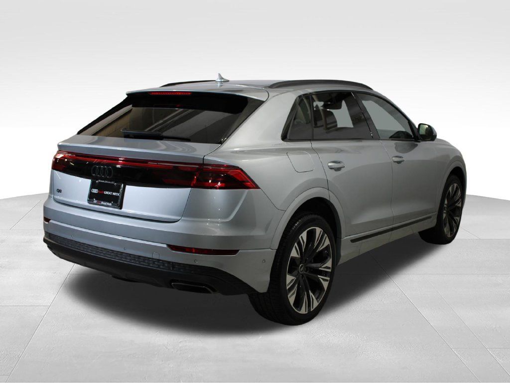 Used 2024 Audi Q8 Premium AWD/4WD image 7