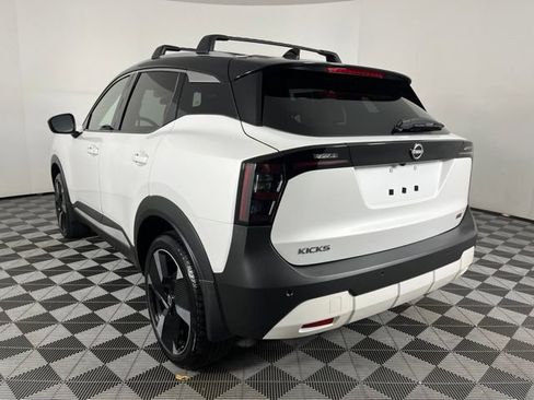 Used 2025 Nissan Kicks SR FWD image 8