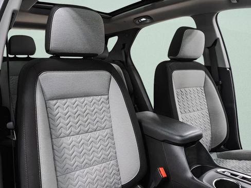 Used 2022 Chevrolet Equinox LT w/ LT True North Edition image 40