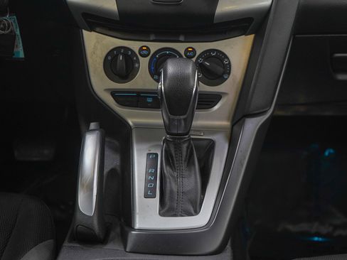 Used 2013 Ford Focus SE w/ SE Winter Pkg FWD image 16