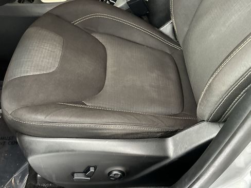 Used 2016 Jeep Cherokee Latitude w/ Comfort/Convenience Group image 16