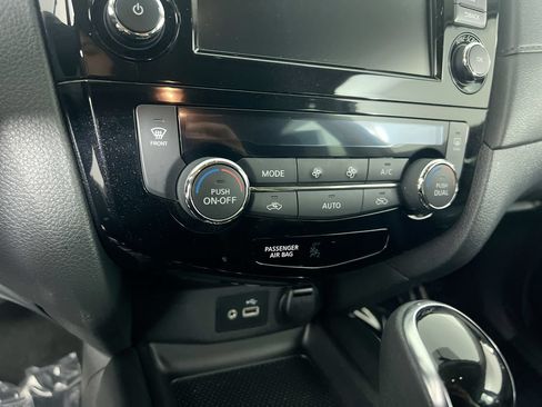 Used 2018 Nissan Rogue SV FWD image 21