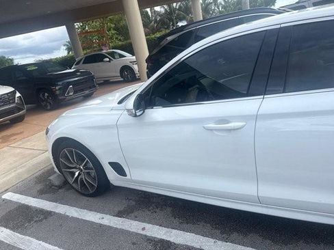 Used 2025 Genesis G70 2.5T image 10