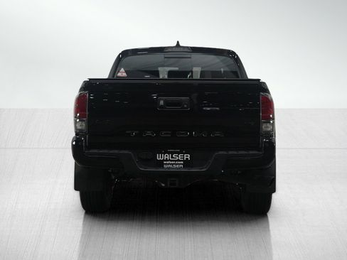 Used 2022 Toyota Tacoma Limited image 4