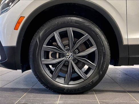 Used 2023 Volkswagen Tiguan SE AWD/4WD image 7