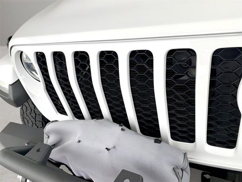 Used 2022 Jeep Gladiator Sport image 2
