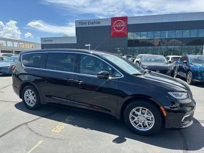 Used 2026 Chrysler Pacifica Select