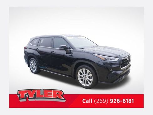 Used 2024 Toyota Highlander Limited AWD/4WD image 1