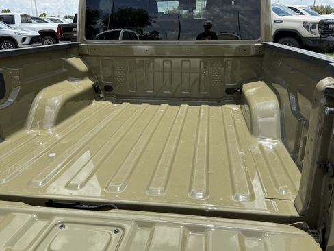 Used 2025 Jeep Gladiator Mojave w/ Convenience Group AWD/4WD image 31