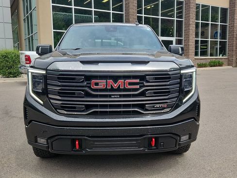 Used 2023 GMC Sierra 1500 AT4 w/ Technology Package AWD/4WD image 5