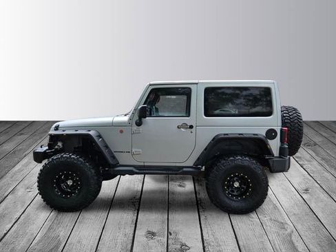 Used 2011 Jeep Wrangler Sahara AWD/4WD image 2