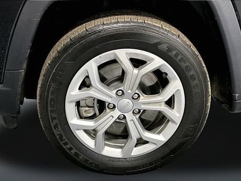 Used 2024 Jeep Compass Latitude image 30