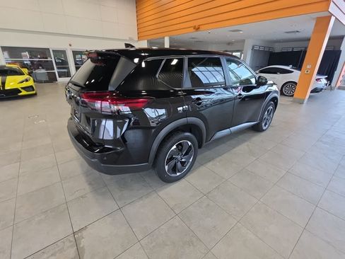 Used 2024 Nissan Rogue SV AWD/4WD image 10