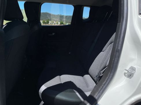Used 2020 Jeep Renegade Altitude FWD image 20
