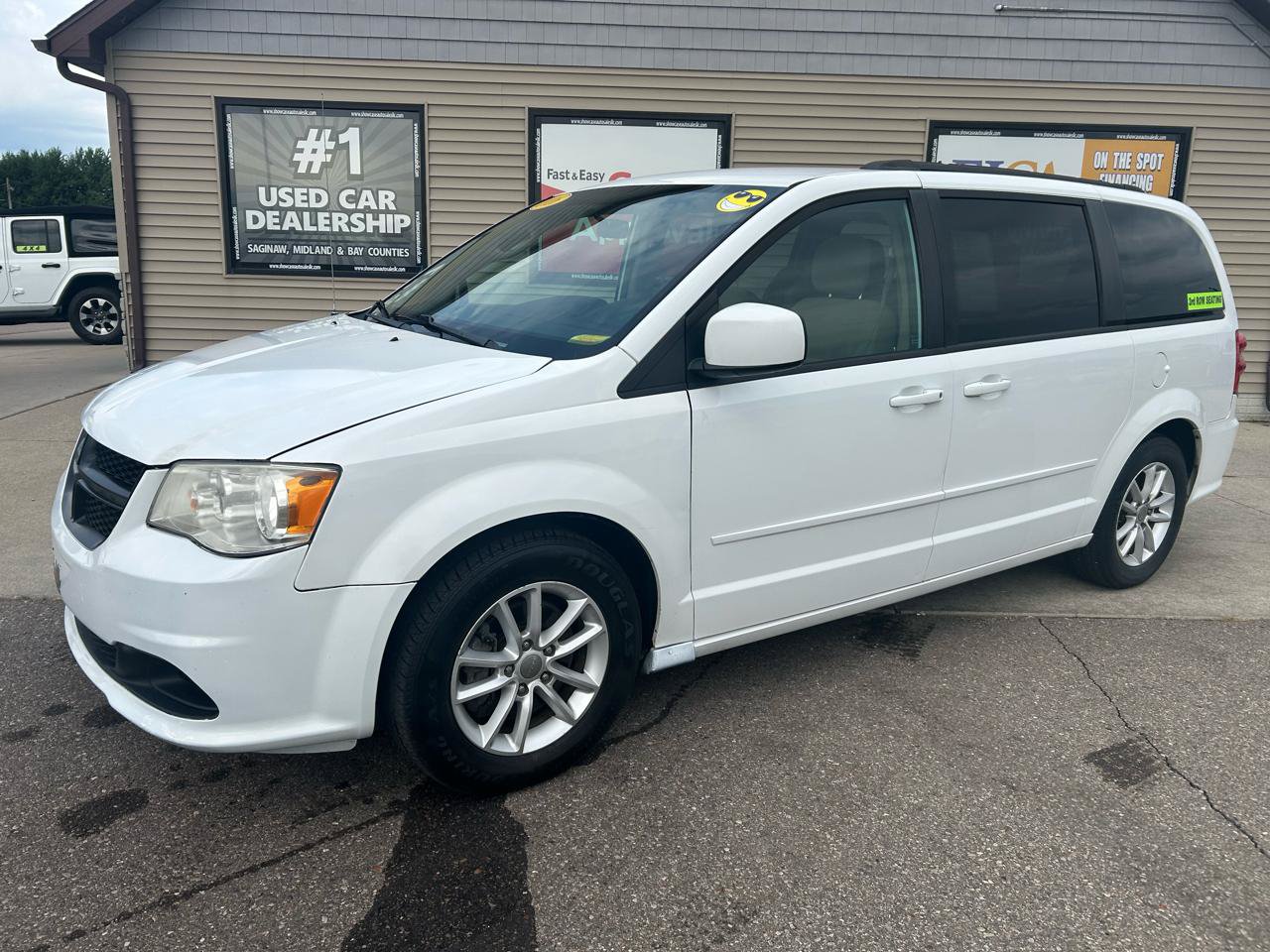 Used 2016 Dodge Grand Caravan SXT FWD image 1