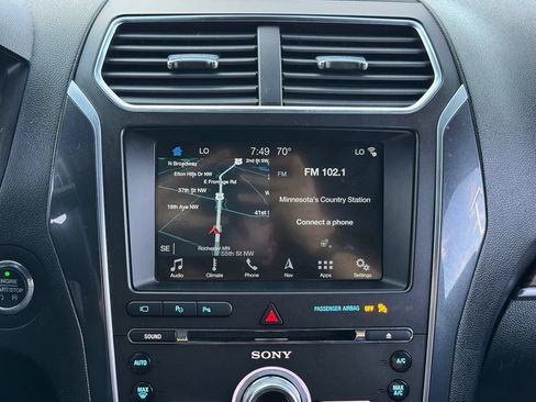Used 2018 Ford Explorer Limited w/ Equipment Group 301A AWD/4WD image 3
