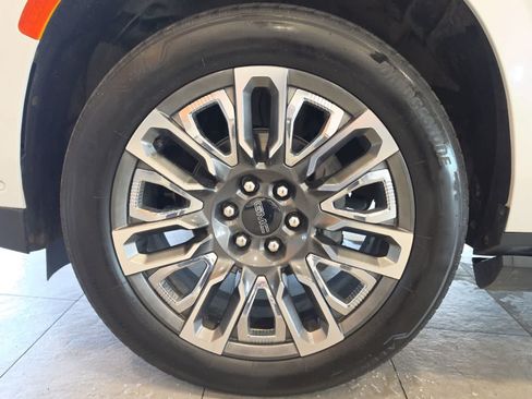Used 2023 GMC Yukon XL Denali Ultimate AWD/4WD image 13