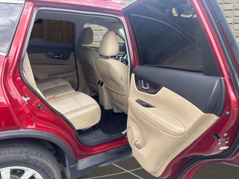 Used 2018 Nissan Rogue SV w/ Premium Package FWD image 17