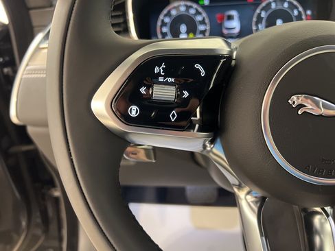 New 2025 Jaguar F-PACE R-Dynamic S image 12