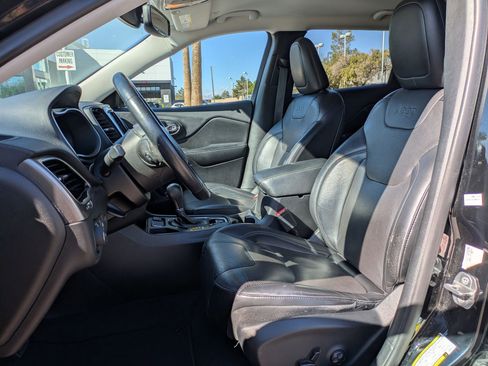Used 2019 Jeep Cherokee Limited FWD image 23